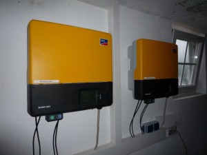 Gyhouse co 4 Inverters for the PV's
